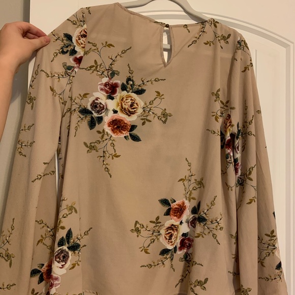 Entro bell sleeve boutique top - Picture 5 of 6